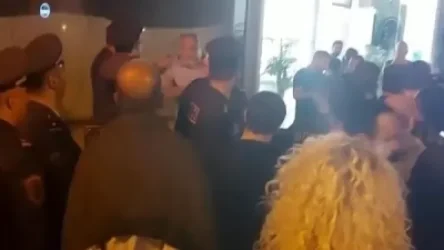 ՏԵՍԱՆՅՈՒԹ. Ցուցարարները ծեծել են «Անտարես» հրատարակչության տնօրեն Արմեն Մարտիրոսյանին