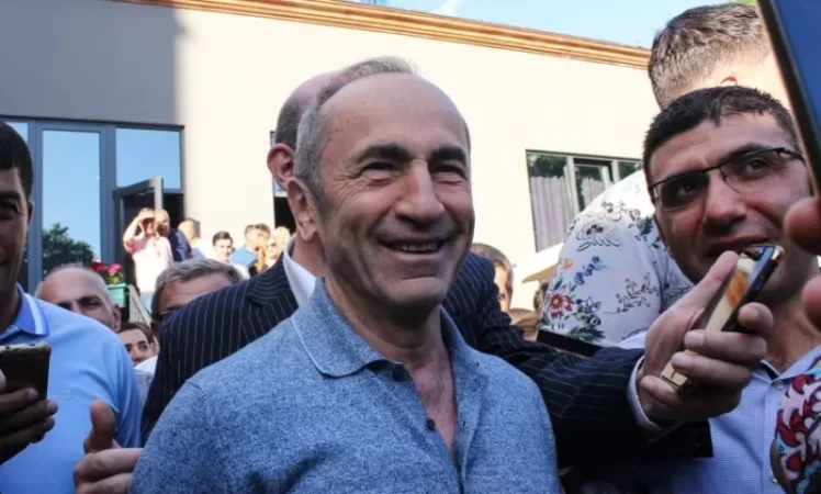 Photos: Robert Kocharian Meets with Supporters
