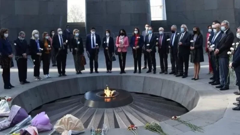 Ֆրանսիացի պատգամավորներն այցելել են Ծիծեռնակաբերդի հուշահամալիր