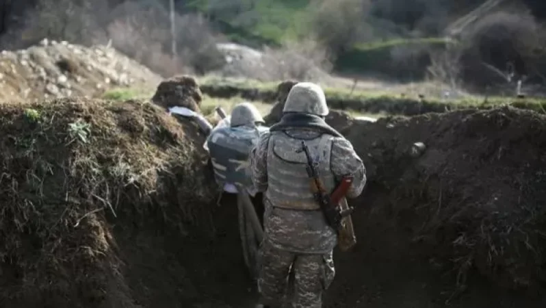 Հակառակորդի կրակի տակ ավագ-սերժանտը շտապ օգնության մեքենայով տարհանել է վիրավոր զինծառայողներին. նորօրյա հերոսները