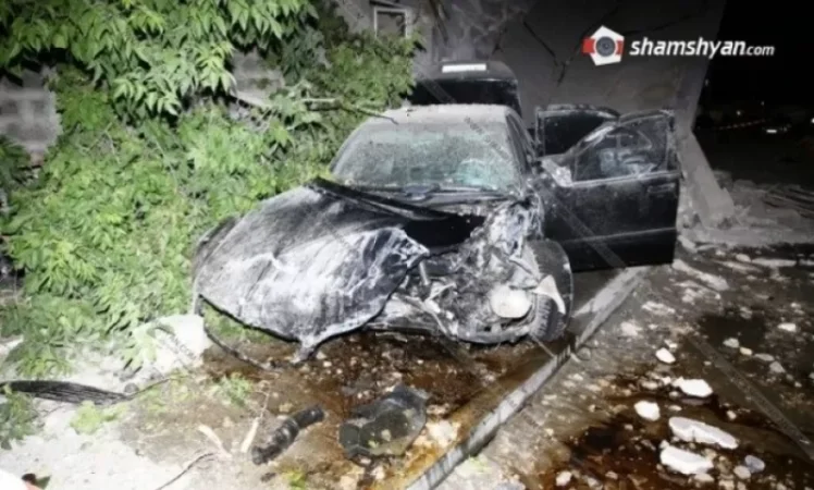 Mersedes-ը մխրճվել է Նորագավիթի «գայի պոստի» մեջ