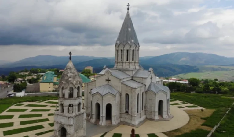 Բաքվի վանդալները նախագծում են ամենամեծ մզկիթը կառուցել Շուշիի՝ ոչնչացված «Ղազանչեցոցի» կողքին