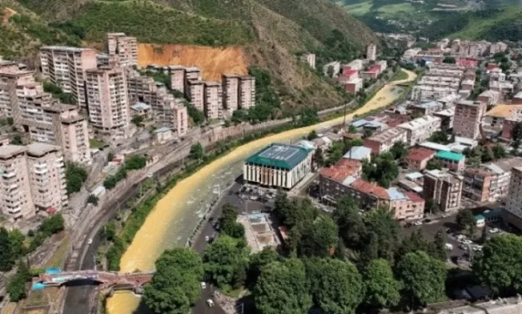 VIDEO: Acid Streams in Kapan