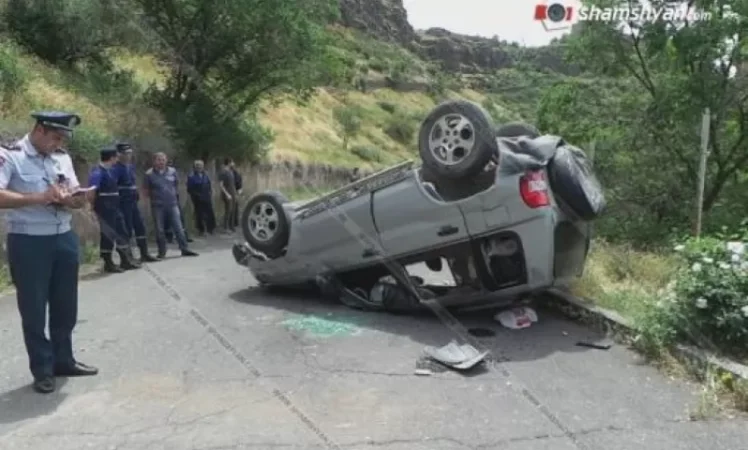 Mitsubishi Pajero-ն բախվել է քարերին և գլխիվայր շրջվել