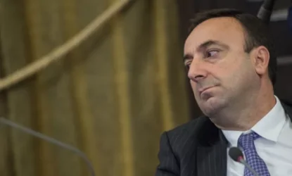 Ուսումնասիրում են Հրայր Թովմասանի դոսյեները. «Հրապարակ»