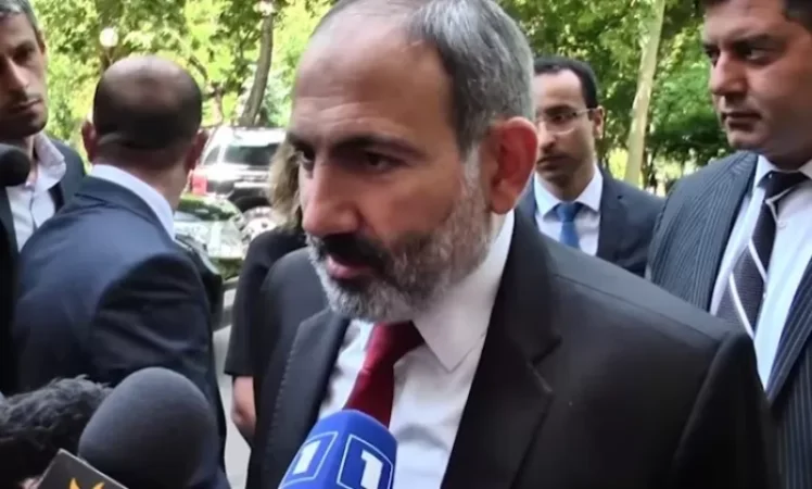 Այդ սեղանի շուրջ եղած մարդիկ տակից հրահրում են՝ ասելով՝ էս կառվարությունը հողեր է ծախում․ Նիկոլ Փաշինյան