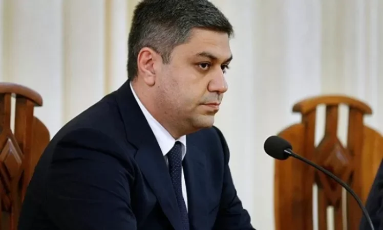 Ավել-պակաս չխոսել հեռախոսով. Վանեցյանը` գաղտնալսման մասին