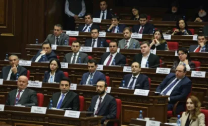 Նիկոլ Փաշինյանի անվան խմբակցության պատգամավորները՝ երեք «քարի» արանքում. «Փաստ»