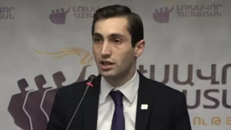 Այսօր Մաշտոցի պուրակում սրճարանի շինարարություն է, վաղը կնկատեք բարձրահարկ շենք. Խաժակյան