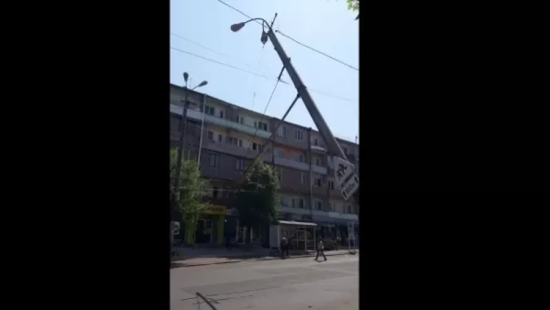 Incidents: Emergency Incident in Nor Nork 5th Block - Pole Falls on Trolleybus Wires
