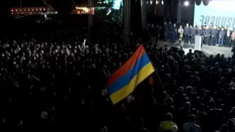 Photographs: Situation in Freedom Square and Attendance at Rally