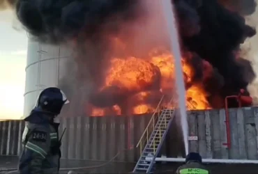 ՏԵՍԱՆՅՈՒԹ․ Խոշոր հրդեհ՝ ՌԴ-ում․ ԱԹՍ-ի հարձակումից հետո հրդեհվել են նավթամթերքներով լի ռեզերվուարները