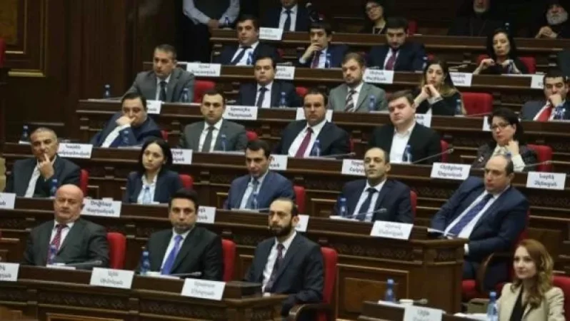 «Ժողովուրդ». Խմբակցության ներսում կրկին համաձայնության չեն հասել. «բազմաչարչար» նախագծերի քննարկաման հետքերով