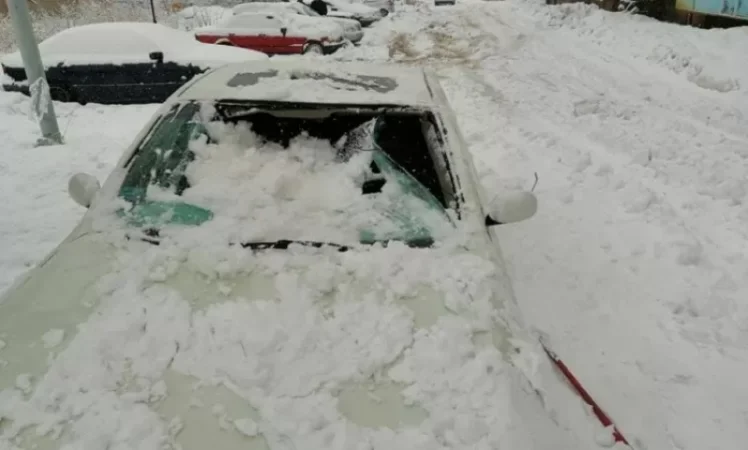 Photos: Vehicles Damaged Due to Heavy Snowfall in Jermuk