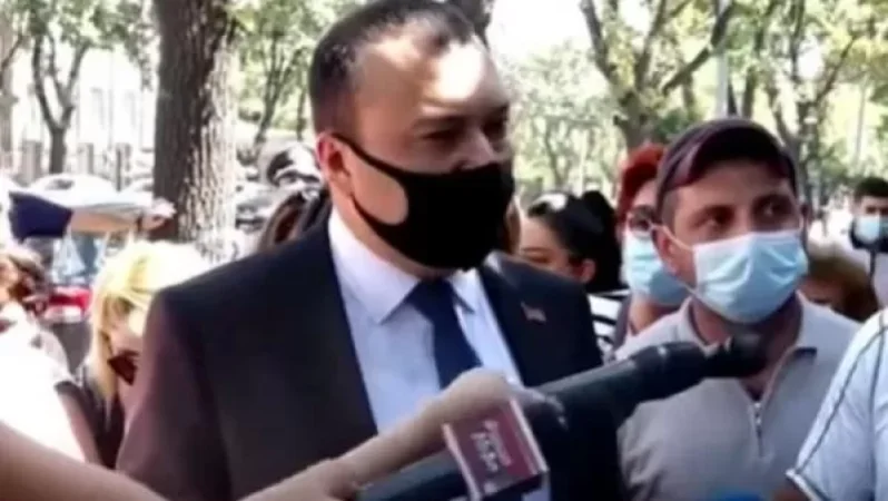 Ես  35 000 դրամ թոշակ եմ ստանում, եթե տների վարձը 100-120 հազար դրամա, ես 35 000 դրամով ո՞նց ապրեմ. քաղաքացին՝ պատգամավորին