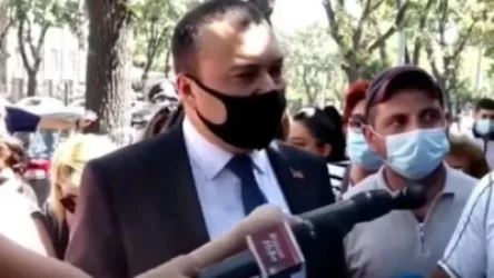 Ես  35 000 դրամ թոշակ եմ ստանում, եթե տների վարձը 100-120 հազար դրամա, ես 35 000 դրամով ո՞նց ապրեմ. քաղաքացին՝ պատգամավորին