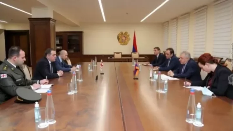 Պաշտպանության նախարարն ընդունել է Հայաստանում Վրաստանի դեսպանին