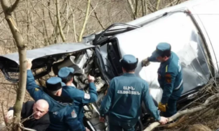 Փամբակ գյուղի մոտակայքում «Ford» մակնիշի ավտոմեքենան ընկել է ձորը