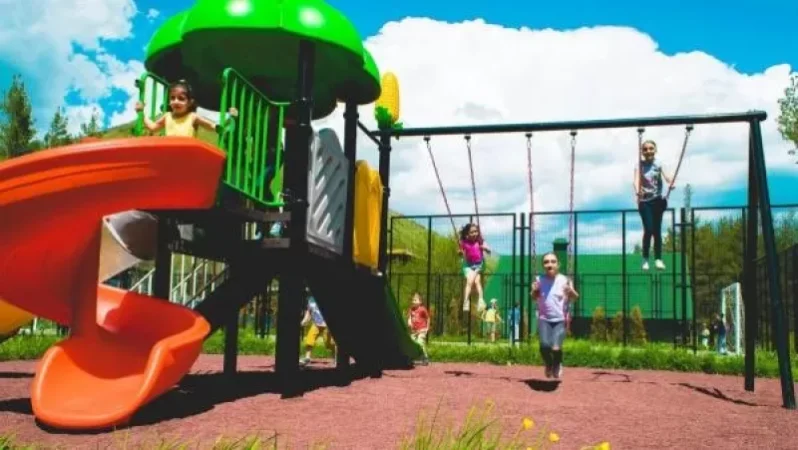 Փրկարարները խաղահրապարակում արգելափակված երեխային դուրս են բերել