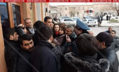 Լարված իրավիճակ․ Արարատցիները պահանջում են քաղաքապետի հրաժարականը