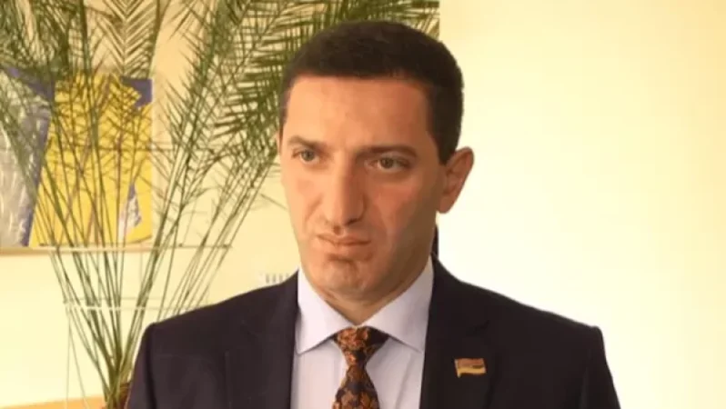 ‘Take off your masks, people… please’ – Gevorg Petrosyan
