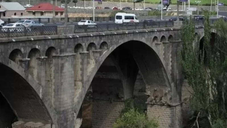 Քաղաքացին փորձել է նետվել Երևանի Հաղթանակ կամրջից