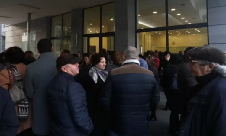 Այս րոպեներին բողոքի ակցիա է իրականացվում գերատեսչությունների օպտիմալացման դեմ