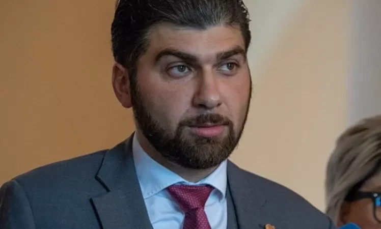 Բազկաթոռ, սառնարաններ, կոնյակ, կապուչինո. Սանասարյանի ղեկավարած նորաստեղծ մարմնի գնումները