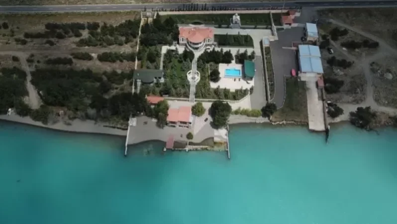 Պաշտոնյաներից մեկի ամառանոցը` Սևանի ափին