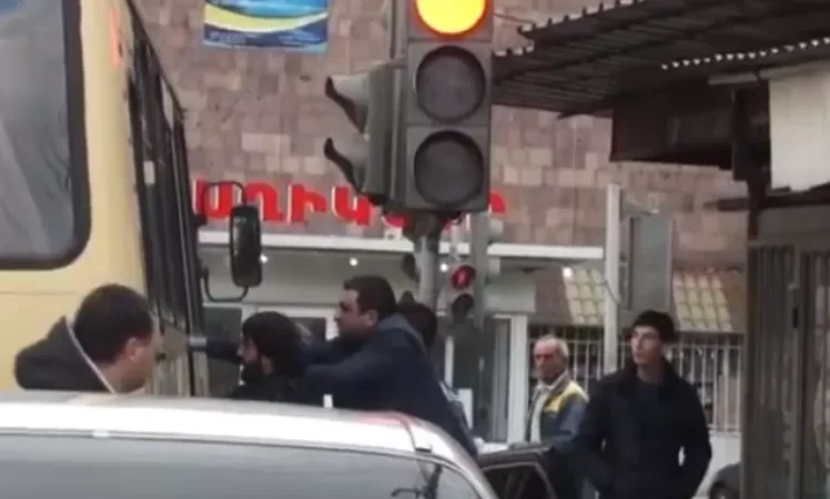 Զինվորական ավտոբուսի վրա հարձակված երիտասարդը նախկինում դատապարտված է եղել