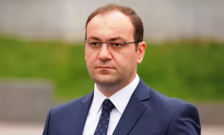 Արսեն Բաբայանն աշխատանքից ազատման դիմում է գրել