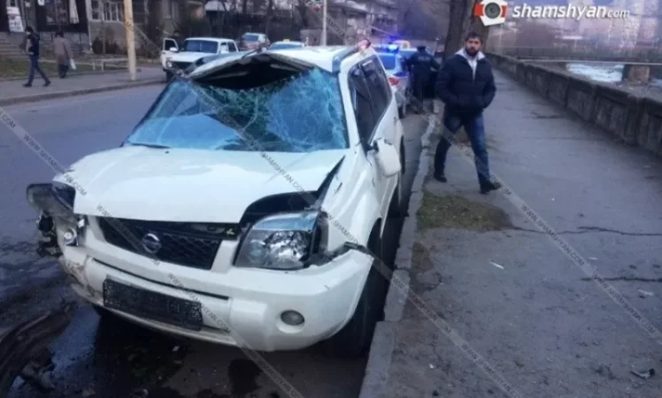 Խոշոր ավտովթար Կապանում. ավտոմեքենան բախվել հաստաբուն ծառին. կան տուժածներ