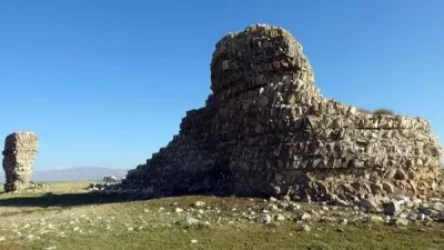 Վանա լճի մակարդակի նվազման հետևանքով ի հայտ է եկել Արճեշի հայկական «խորտակված բերդը»