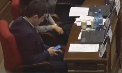 ՏԵՍԱՆՅՈՒԹ․ Ձանձրույթ՝ Աժ-ում, պատգամավորները հեռախոսից  «դուրս» չեն գալիս