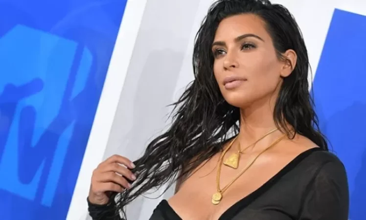 ՏԵՍԱՆՅՈՒԹ․ Քարդաշյանը սկանդալի կենտրոնում է, իր «ոտքից գլուխ ծակոտկեն զուգագուլպայով»