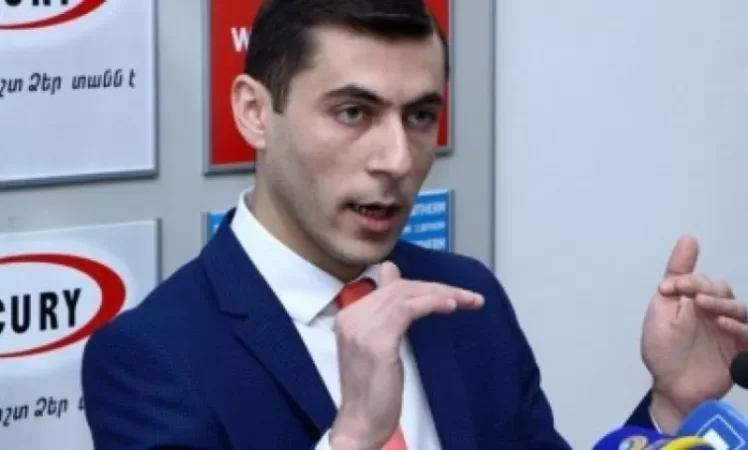 Մթամ մեր երկրում ամեն ինչ նորմալ էր, էս եղանակն էլ ստեղա ցնդել․ Սուրենյանի գրառումը