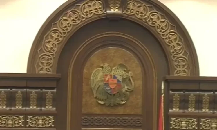 Պատգամավորները դժվար են հետ գալիս ընդմիջումից