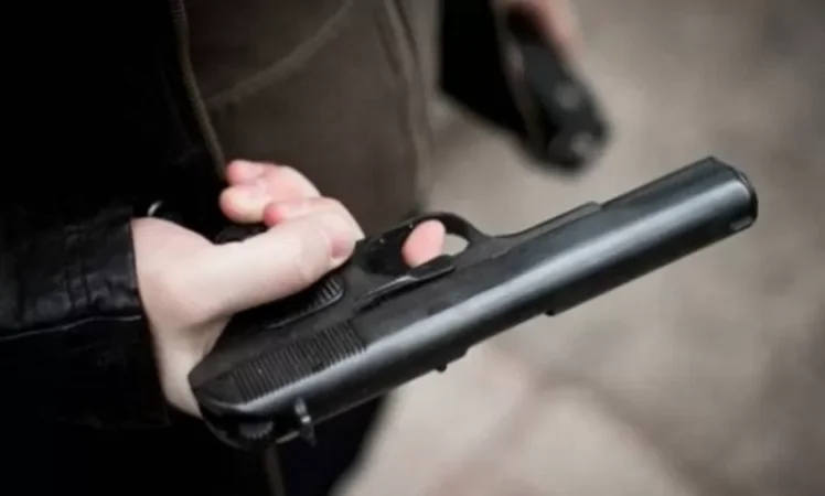 Extraordinary Incident in Yerevan: Armed Individual Entered 'SAS' Supermarket at Night