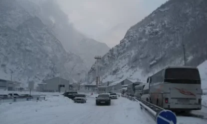 Լարսը բաց է մարդատարների համար