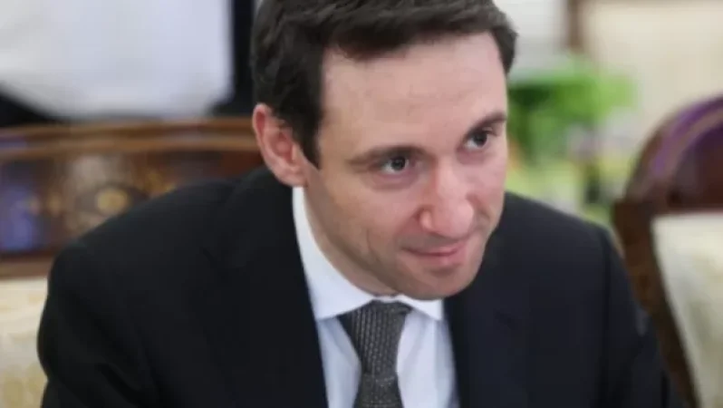 «Ժողովուրդ». Քոչարյանի գրասենյակի ղեկավարն ու Հայկ Մարությանը հանդիպել են օդանավակայանի VIP սրահում