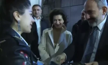 ՏԵՍԱՆՅՈՒԹ. Փաշինյանը և կառավարության անդամները գրքեր նվիրեցի քաղաքացիներին