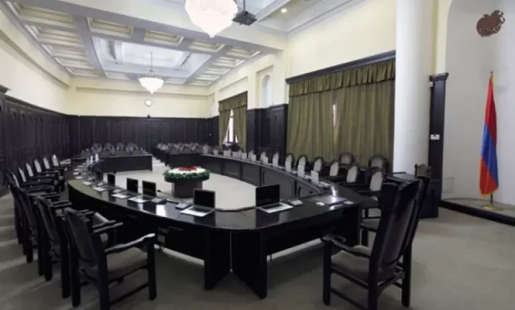 Պարգևատրումները վերադարձրեք կամ հրաժարական տվեք. Հրապարակ