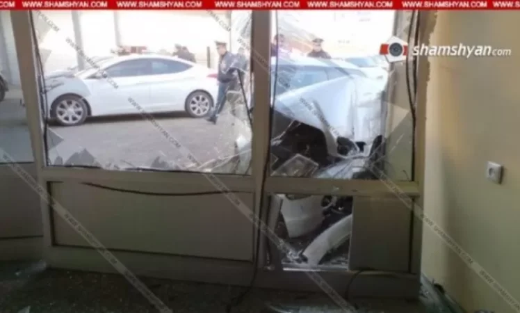 BMW Crashes into Car Wash Waiting Area in Yerevan, One Injured