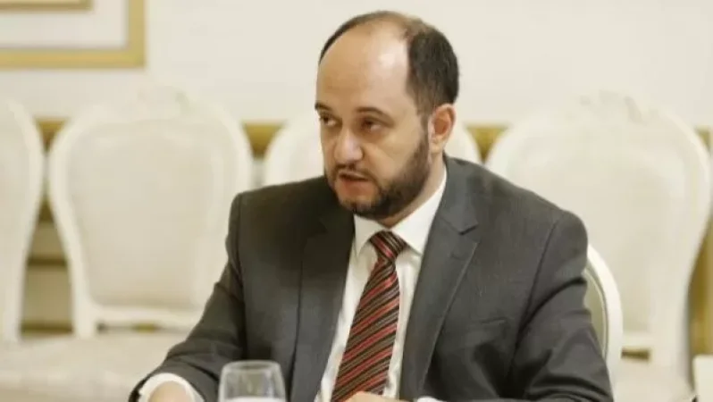 Կամ ԿԳՍՄ նախարարը մոլորեցնում է, կամ դպրոցի տնօրենները զբաղված են ինքնագործունեությամբ