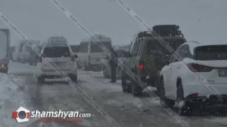 Վայոց Ձորում ձնաբքի պատճառով 200-ից ավելի ավտոմեքենաներ չեն կարողանում առաջ ընթանալ
