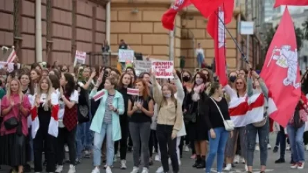 Մինսկում մեկնարկել է կանանց բողոքի երթը, որին մասնակցում է 2-ից 3 հազար մարդ