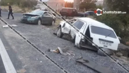 Խոշոր ավտովթար Կոտայքի մարզում. բախվել են Toyota Camry-ն եւ «Վեոլիա Ջուր» ընկերությանը պատկանող Niva-ն