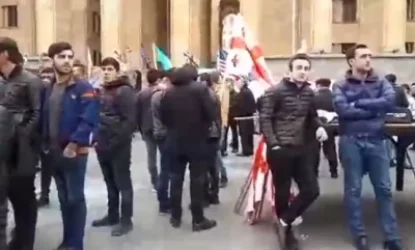 ՏԵՍԱՆՅՈՒԹ․ Վրաստանի ադրբեջանցիները պահանջում են հանել Արցախյան հերոսի կիսանդրին