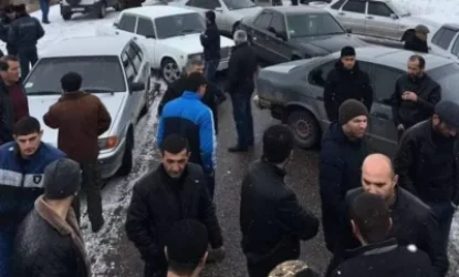Փակել են ճանապարհն ու պահանջում են մարզպետի հրաժարականը