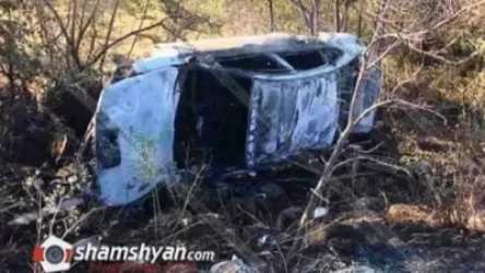 Nissan Teana-ն Արագածոտնի մարզում դուրս է եկել ճանապարհի երթևեկելի գոտուց, բախվել ծառերին և կողաշրջված հայտնվել երթևեկելի գոտուց դուրս․ կա վիրավոր․ Shamshyan. com